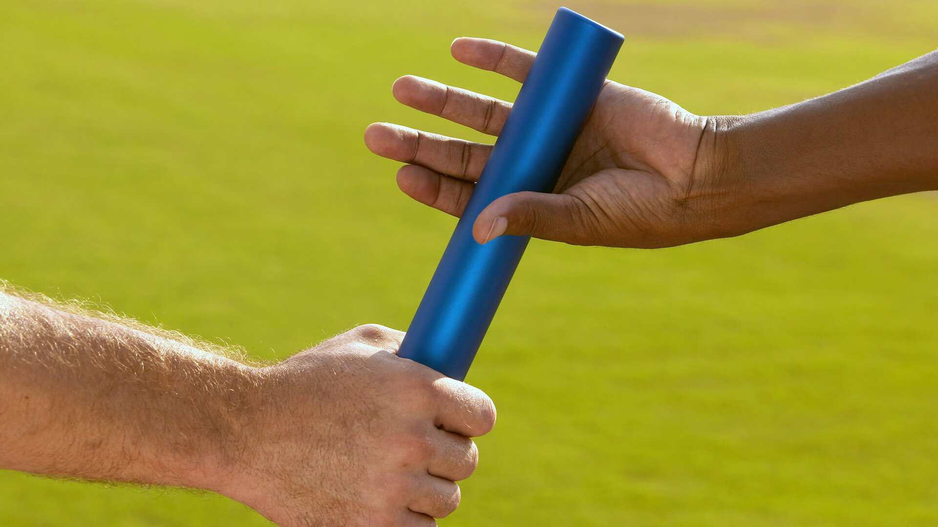 青少年篮球挑战营引入分组对抗提高临场判断与协作能力，青少年篮球队训练视频