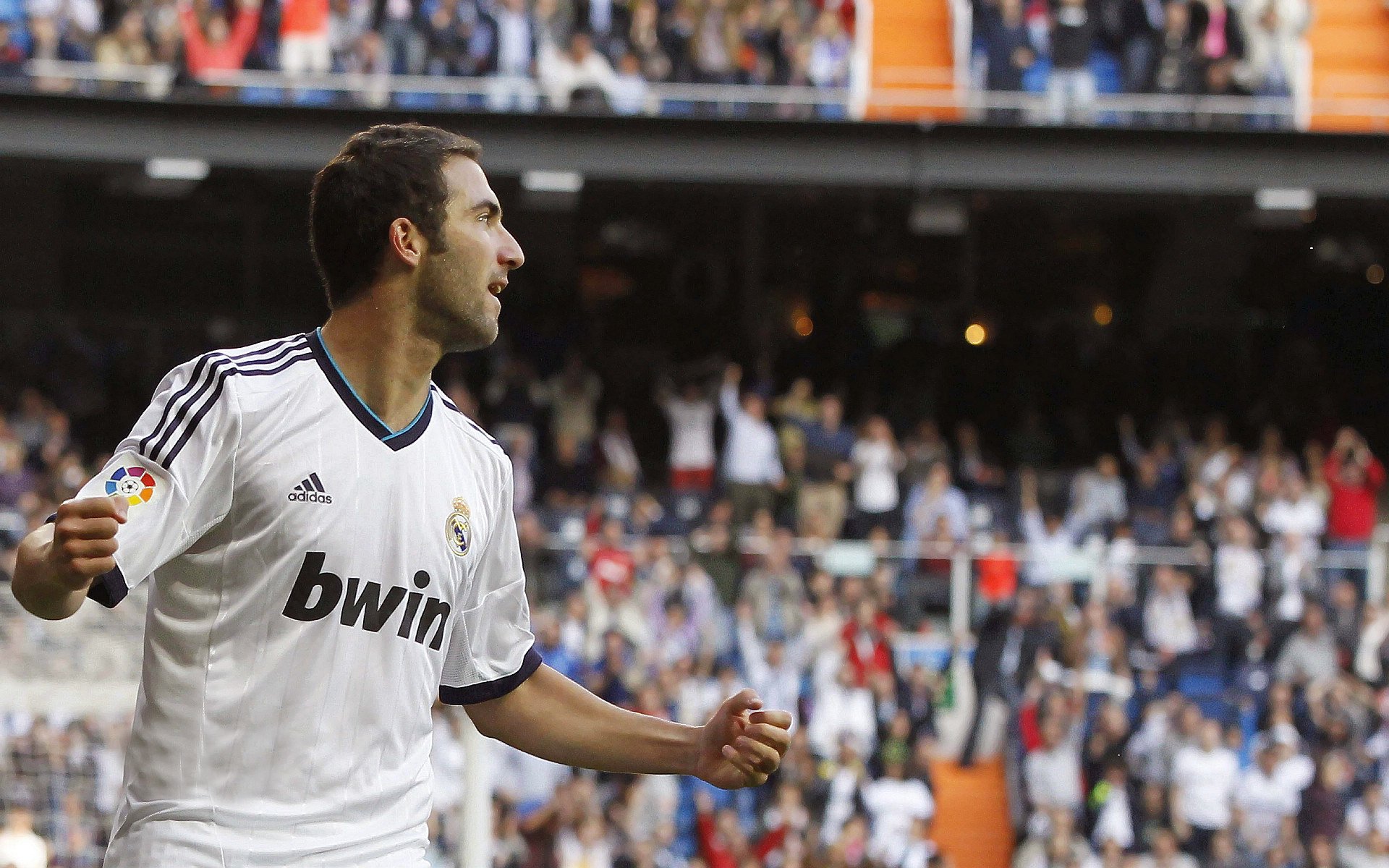 亲临现场：现场氛围燃爆，观众热情高涨，什么叫亲临现场